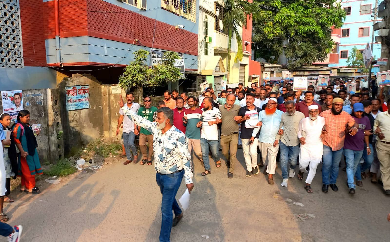ঘুরে দাঁড়িয়েছেন খোরশেদ, আশায় বুক বাঁধছেন নেতাকর্মীরা