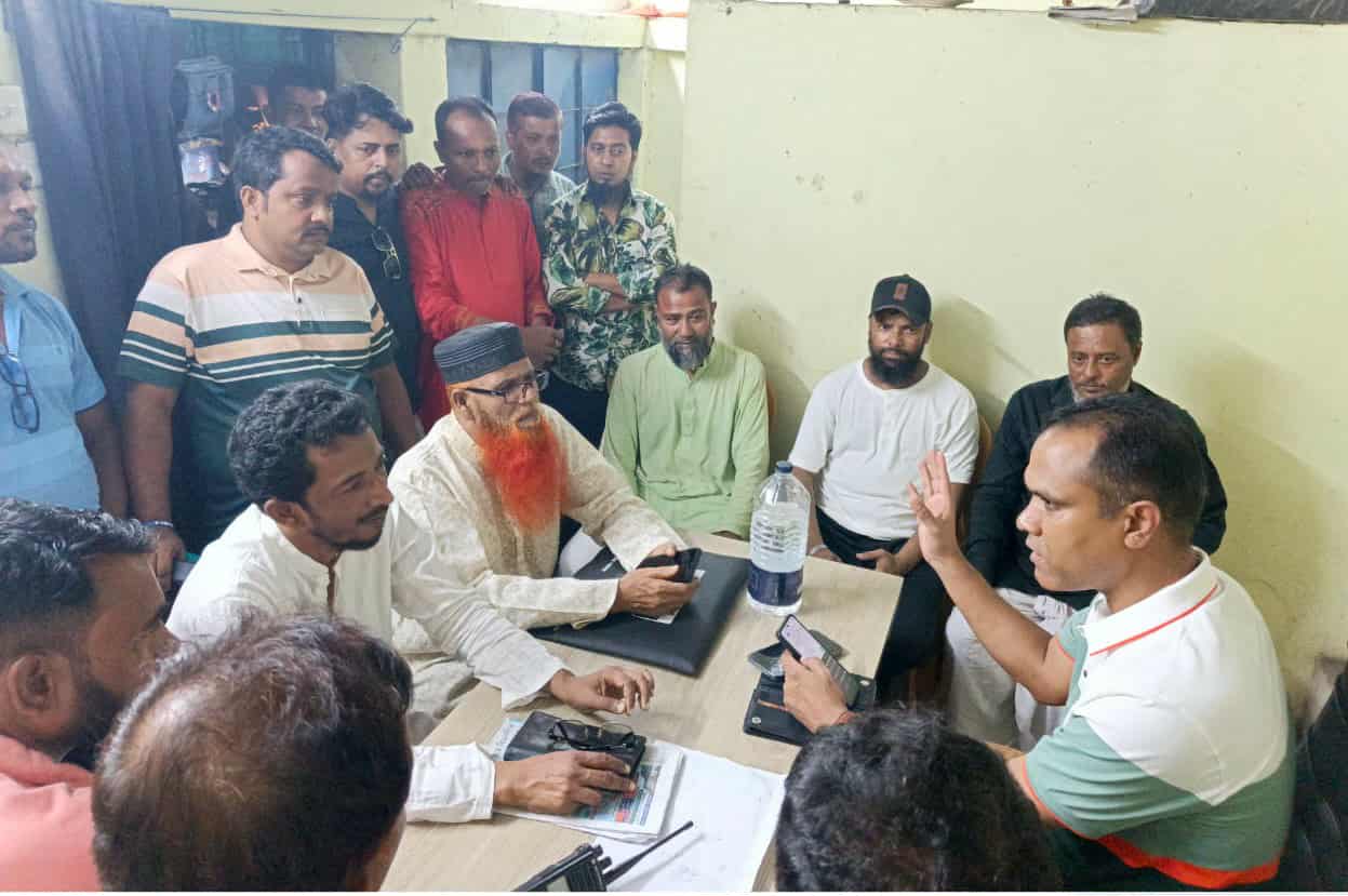 নিতাইগঞ্জে যানজট নিরসনে ট্রাক মালিক-শ্রমিক নেতাদের সাথে ট্রাফিক পুলিশের বৈঠক