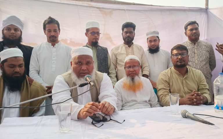 মহিলাদের দ্বীনি তালিম দিলেন মুফতি মনির হোসেন কাসেমী