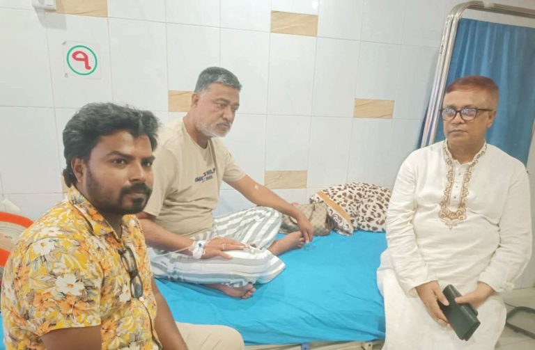 ডেঙ্গু আক্রান্ত বিএনপি নেতা চঞ্চলের শয্যা পাশে সাখাওয়াত