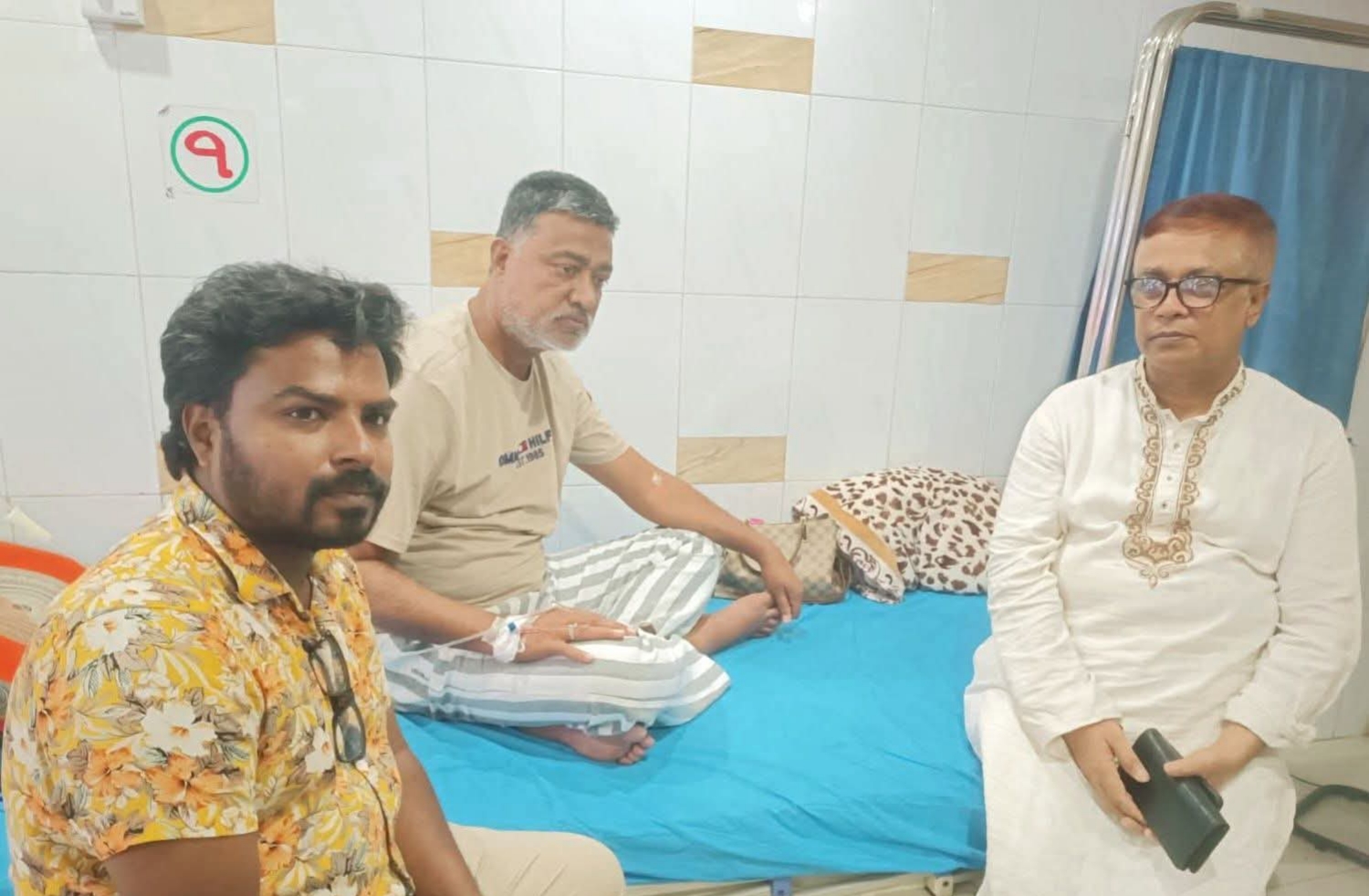 ডেঙ্গু আক্রান্ত বিএনপি নেতা চঞ্চলের শয্যা পাশে সাখাওয়াত