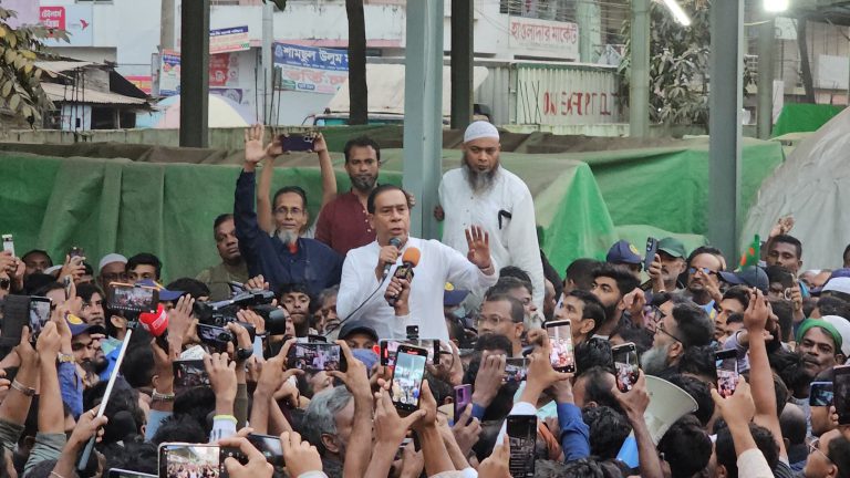 গিরগিটির মতো রং পাল্টাচ্ছেন মডেল মাসুদ!