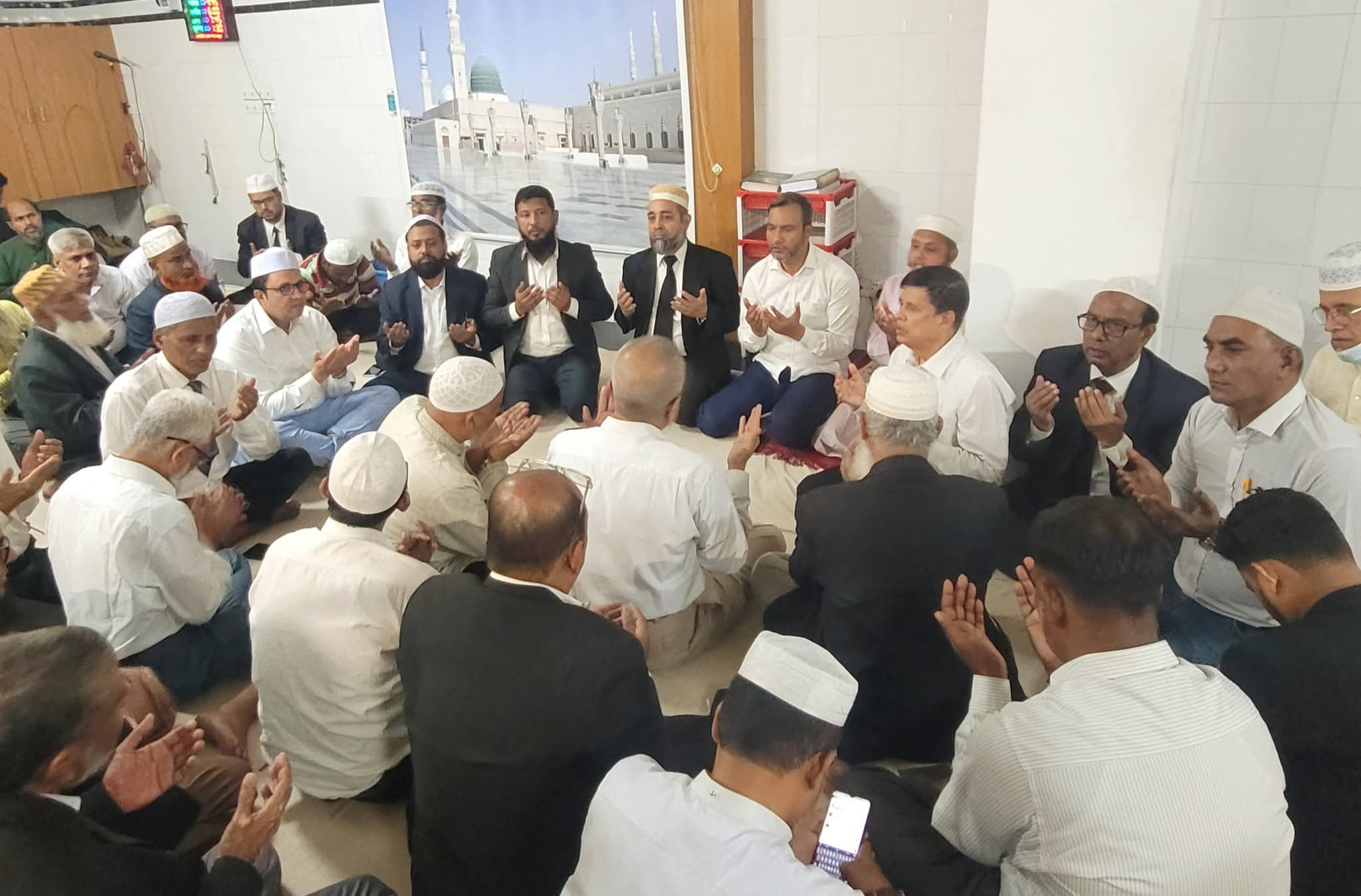 এডভোকেট সাখাওয়াতের সুস্থতা কামনায় আইনজীবী সমিতির দোয়া