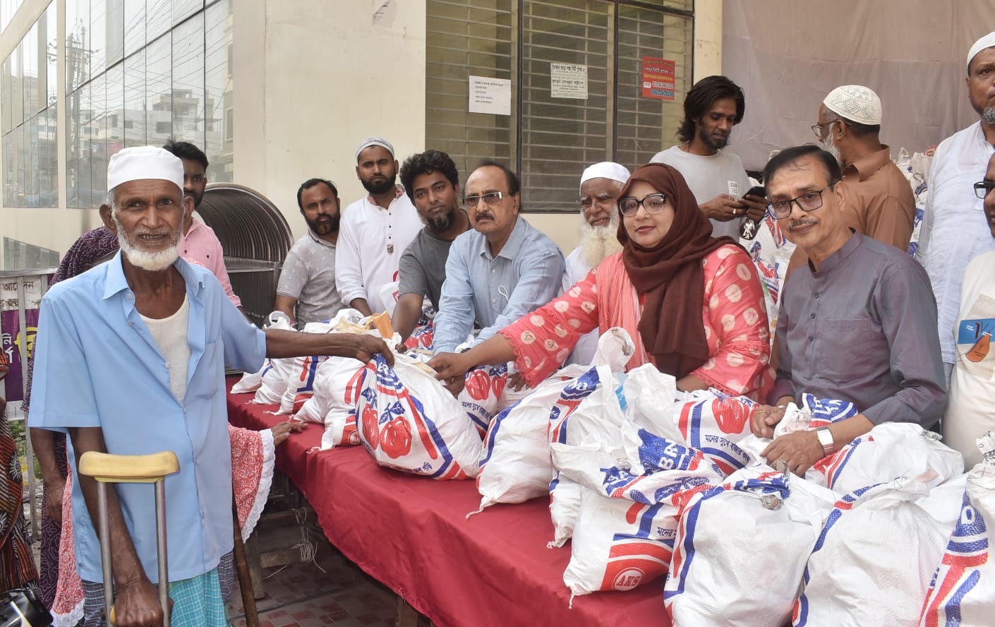 ‎‎১২০০ অসহায় পরিবারের মুখে হাসি ফোটালেন জোসেফ-জলি দম্পতি
