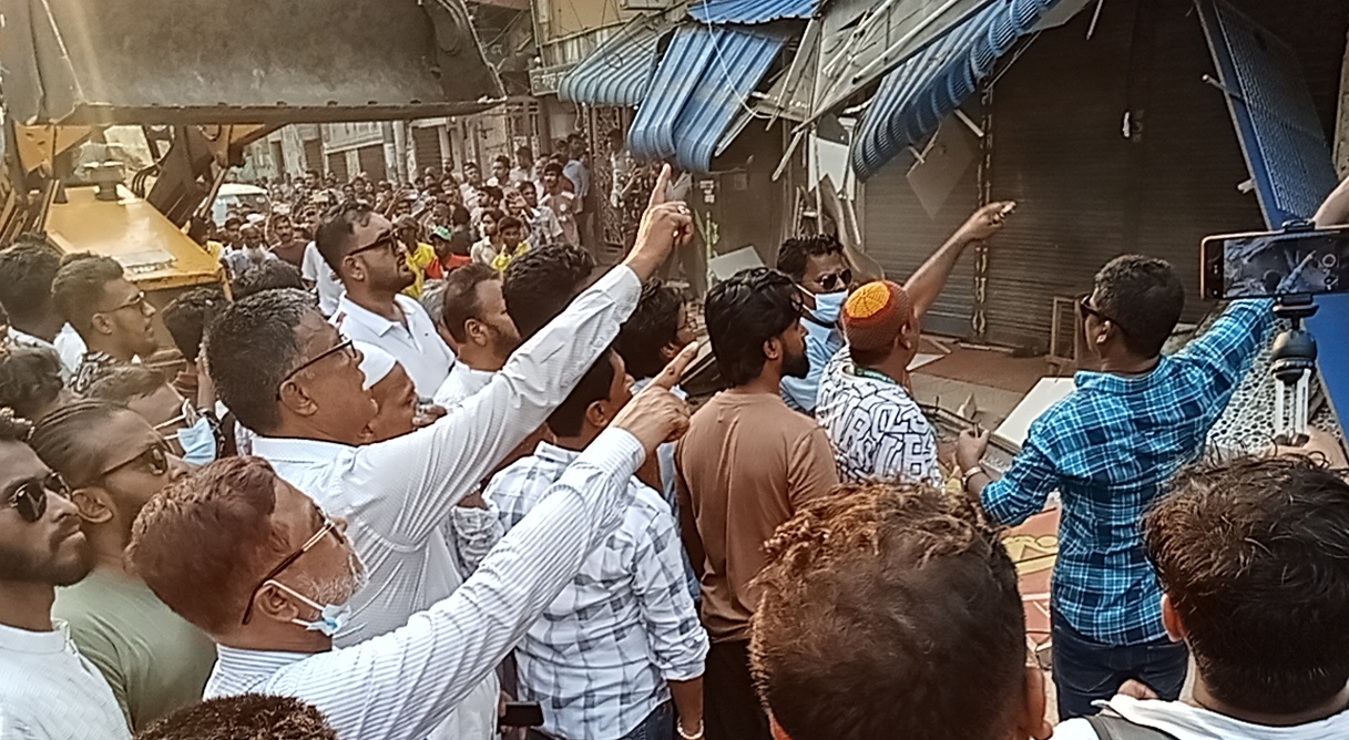 সাখাওয়াতের নেতৃত্বে হকার উচ্ছেদ অভিযানে সকল শ্রেণীপেশার মানুষের অংশগ্রহণ