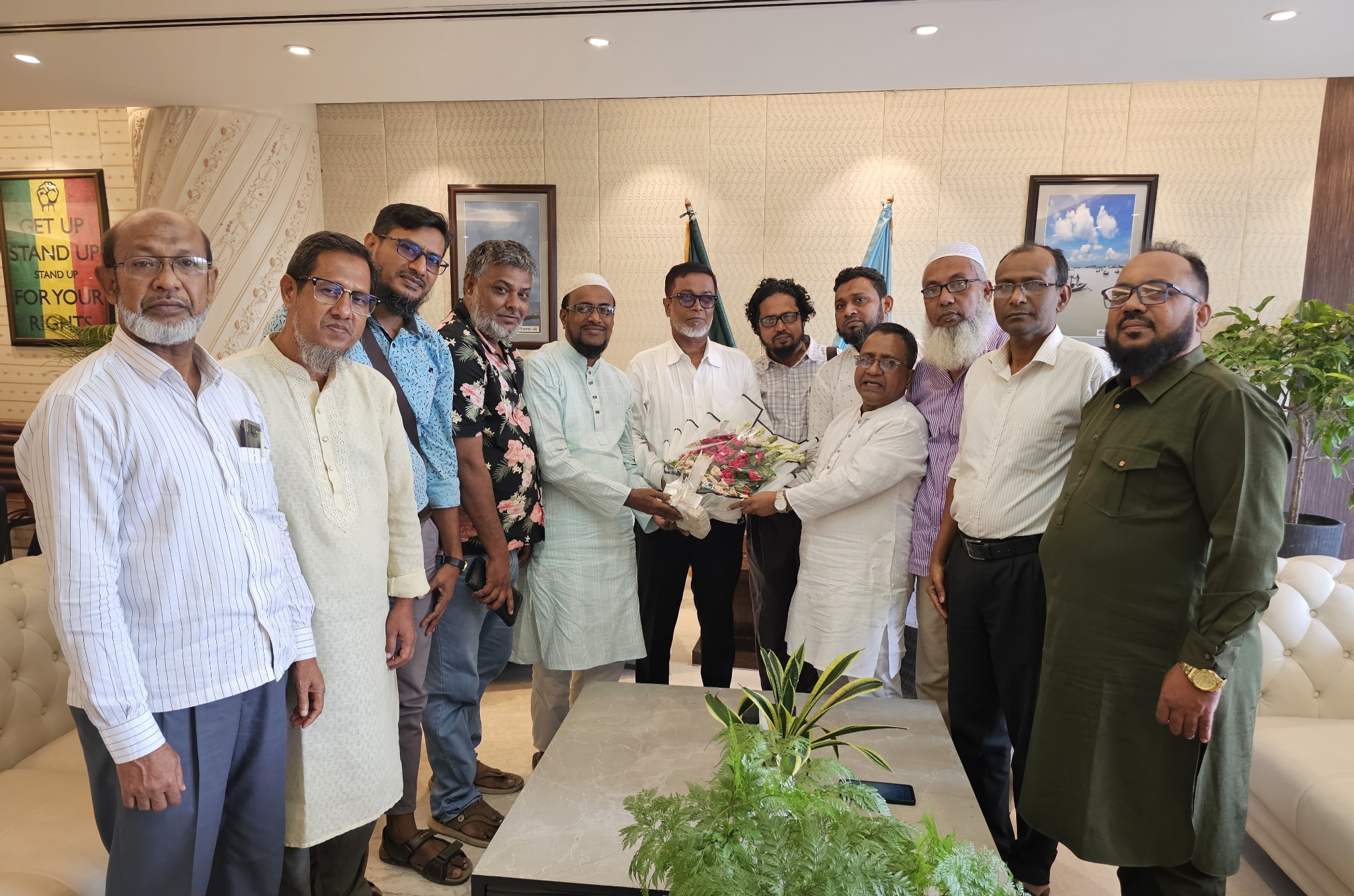নাসিক প্রশাসক সাখাওয়াতের সঙ্গে পল্লী চিকিৎসক এসোসিয়েশনের সৌজন্য সাক্ষাৎ