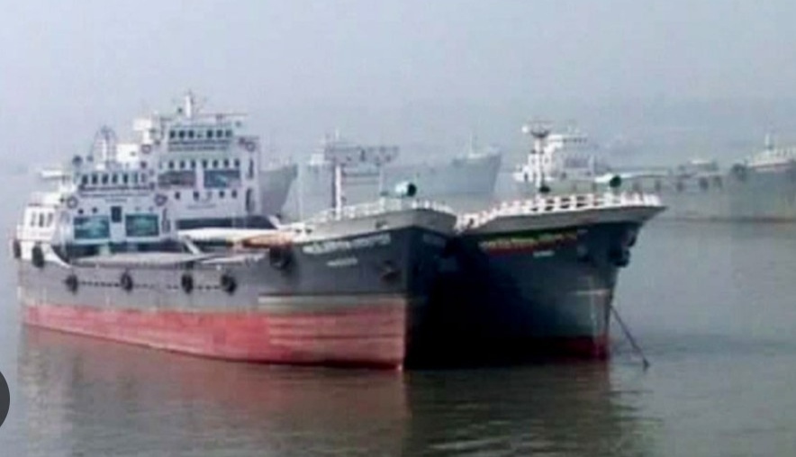 চাঁদাবাজির অভয়ারণ্য শীতলক্ষ্যা নদী, চাঁদার দাবিতে ১০ পণ্যবাহী জাহাজ আটকা
