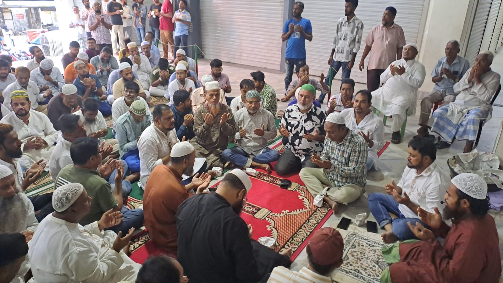 জোসেফের মায়ের মাগফেরাত কামনায় পদ্মা সিটি প্লাজায় দোয়া